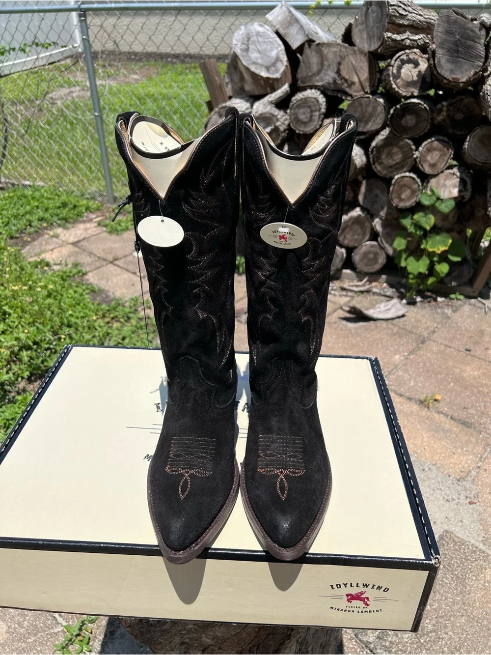 Idyllwind suede material